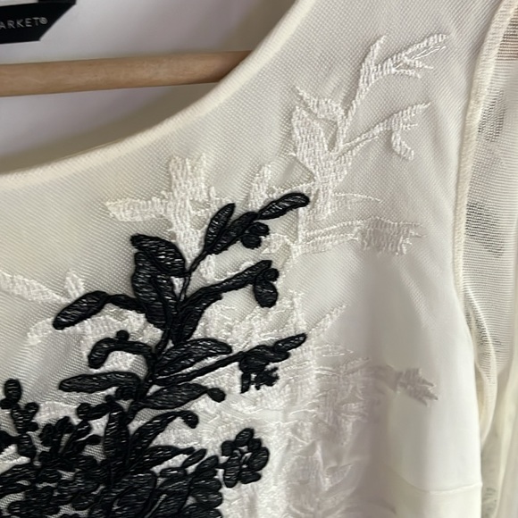 White House black market gorgeous delicate sheer sleeve black and warm white top - Picture 3 of 6